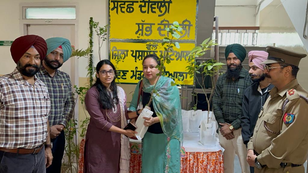 An exhibition organized at the District Administration Complex under the banner of Swachh Diwali and Shubh Diwali